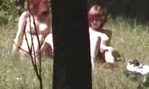 Tyttö, pullukka pillu iso koko kuin pieni penis kulli,