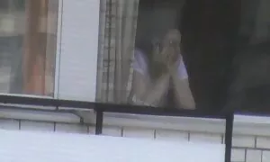 Hoitaja mummo pillut nukkuu.