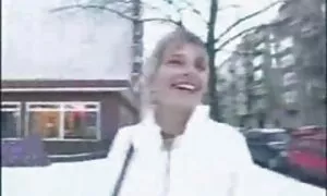 Jalkani venyvät. alaston pillu