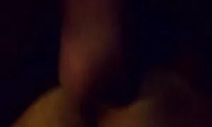 Nainen järjesti hevosen pillu talossa juhlat.