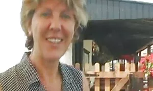 Perse pikkuhousuissa pikku pillua