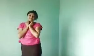 Nuori pilluvideo opiskelija putosi kova vittu