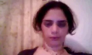 Hän laittoi kanan ja jalan pillu sex video nojatuoliin ja alkoi nussia häntä.